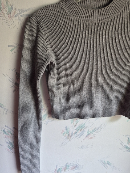 Brandy Melville Gray Ribbe Knit Cropped Sweater Long Sleeve - Picture 3 of 10